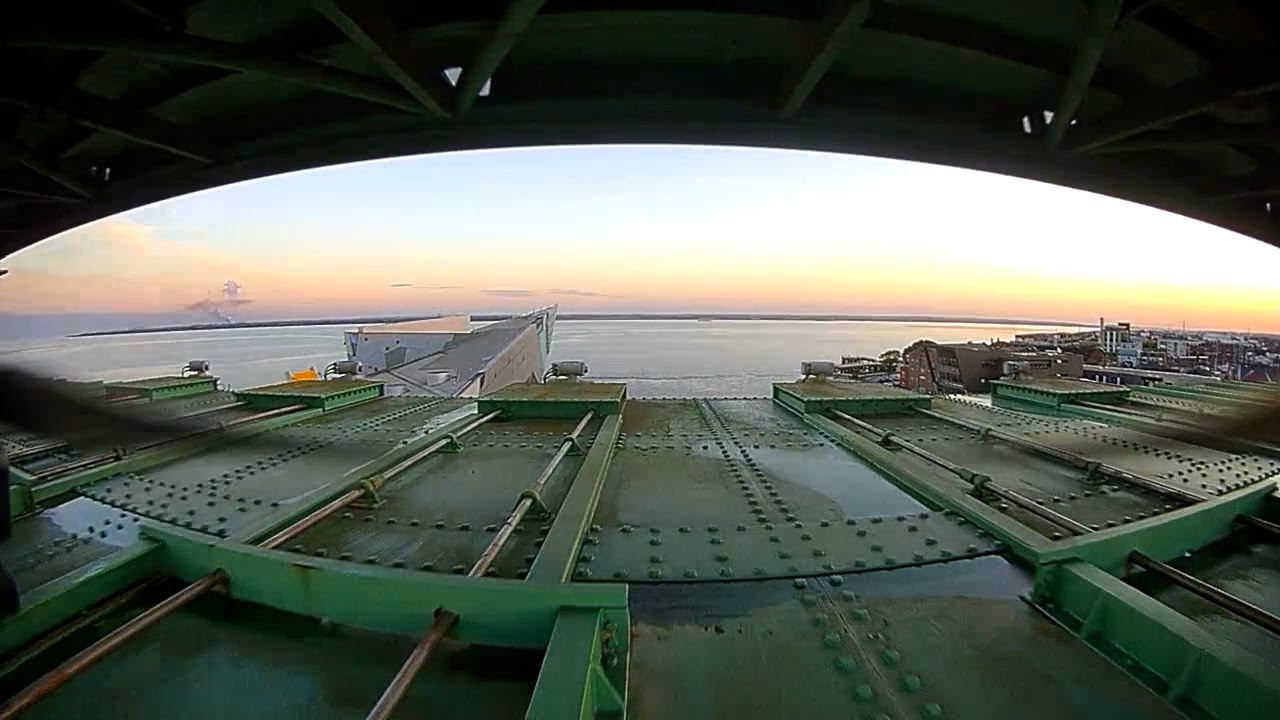 The Deep / Myton Bridge Hull Freestyle FPV scary gap