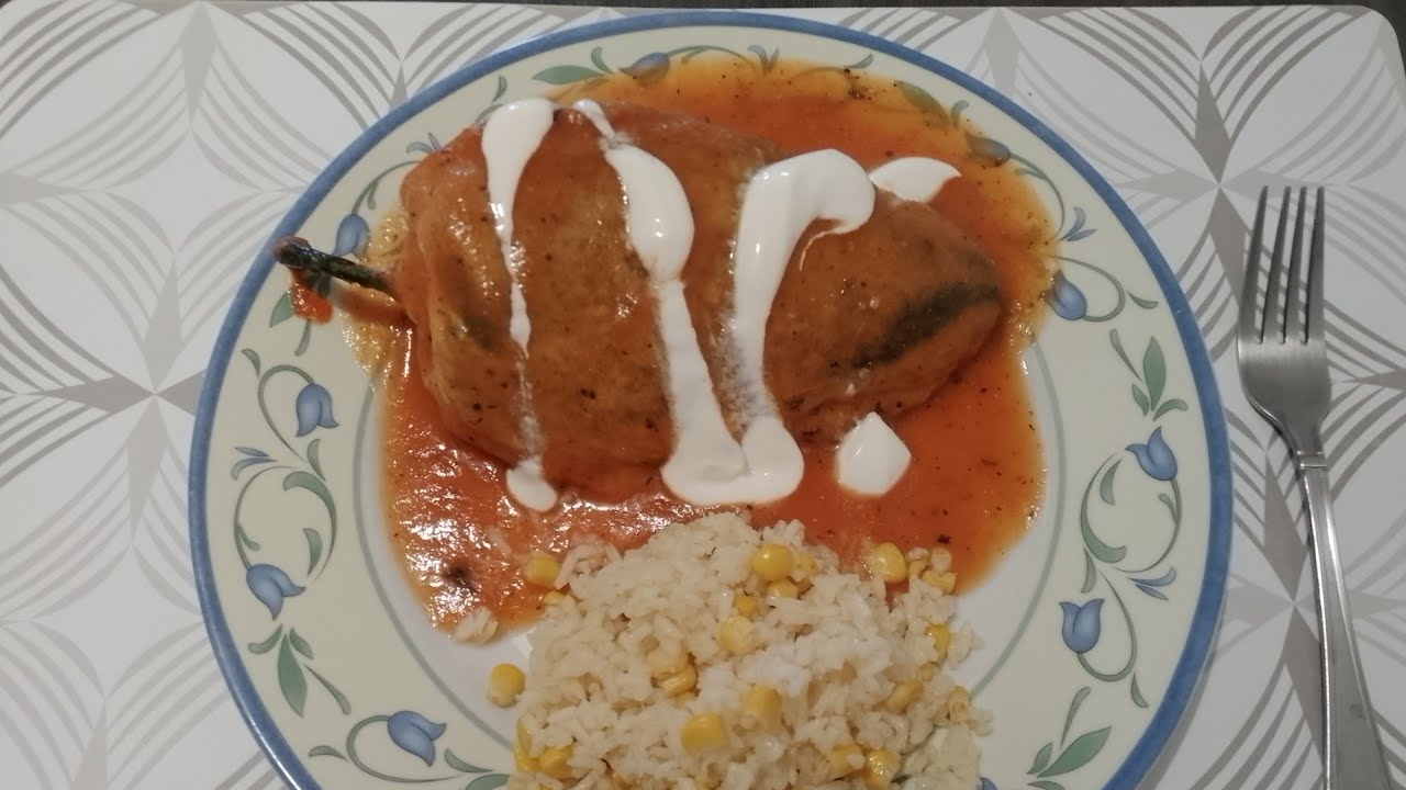 CHILES RELLENOS DE CARNE EN SALSA DE TOMATE 