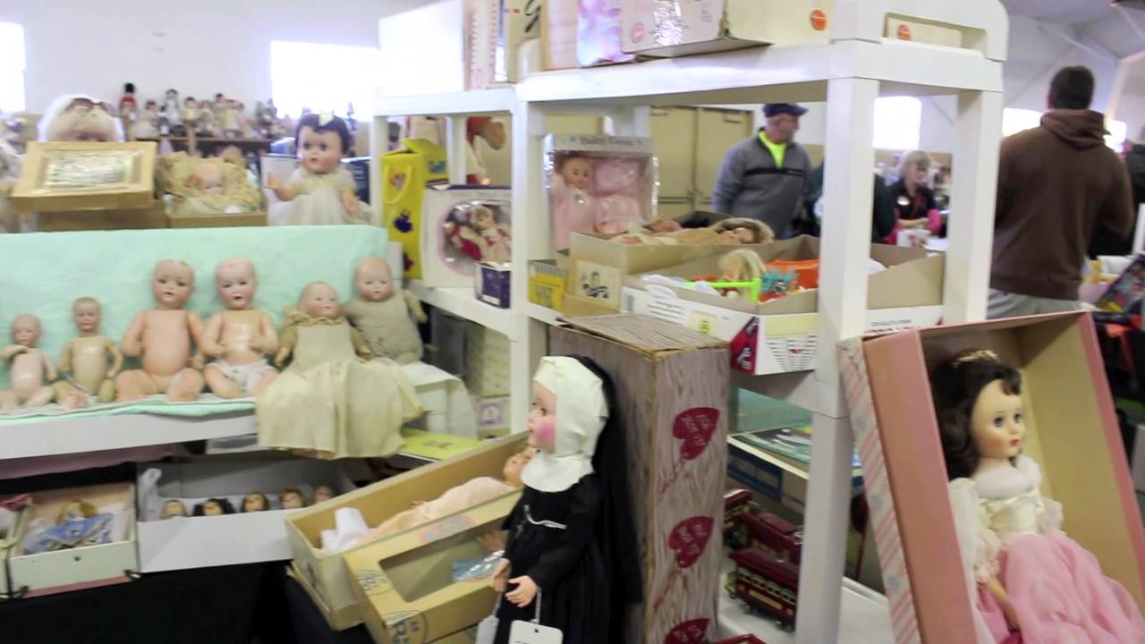 Dolly Field Trip: The Chicago Toy Show at the Kane County Fairgrounds (Oct 2013)
