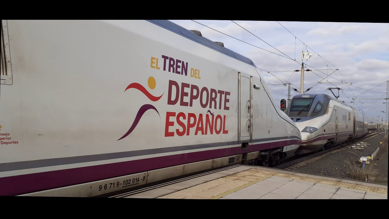 Renfe Ave S112 en doble composición saliendo de Ciudad Real con grandes pitadas