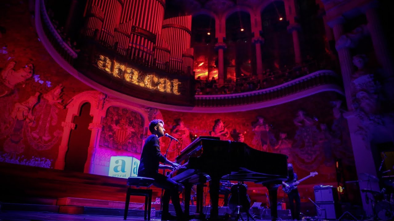 Joan Dausà actua en la celebració de la Nit de l'ARA