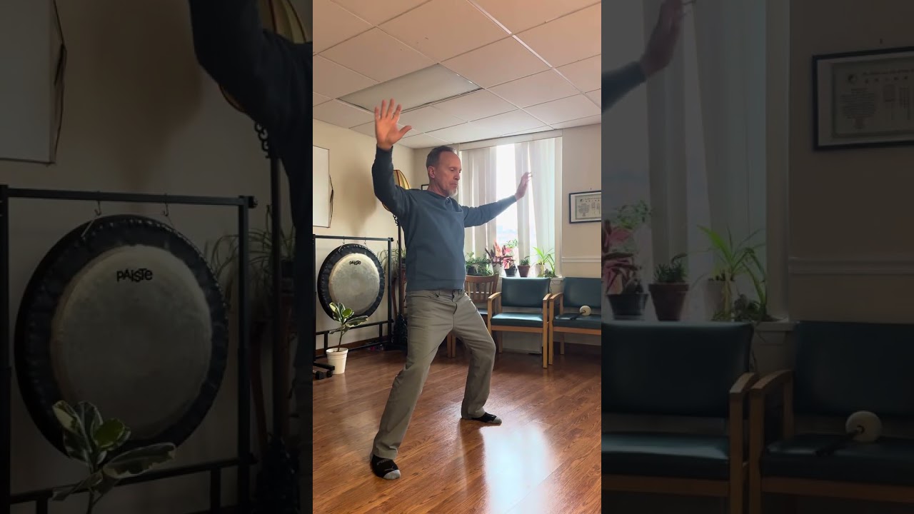 Movement to Build Chi energy-Constant Bear demonstrates by David Kisiday, from Cheng Man Ching 