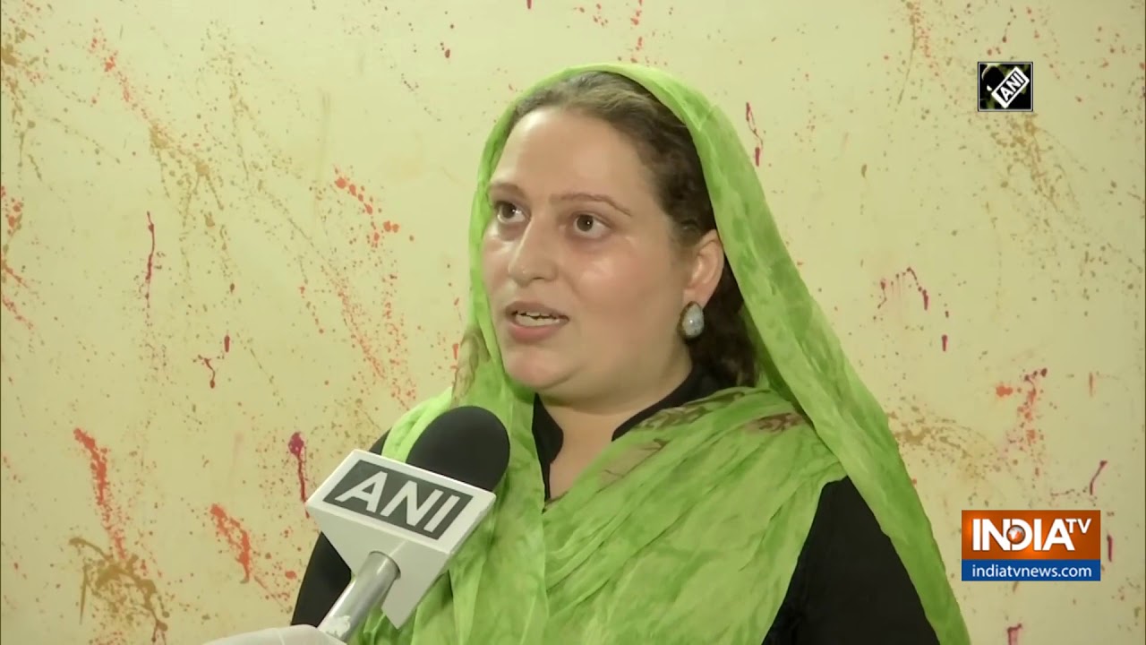 COVID-19 outbreak: Kashmiri woman trying to help stranded passengers amid lockdown