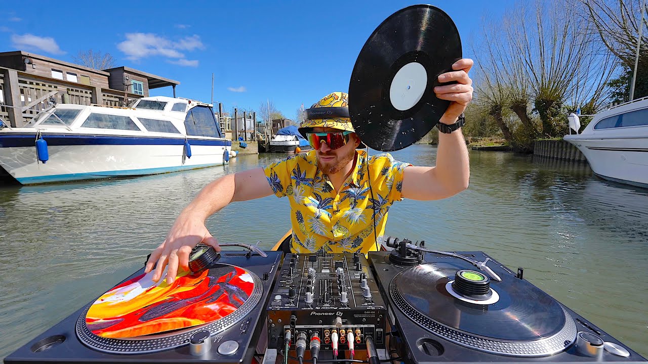 Mixing records on my kayak... (Vinyl-Only House Set)