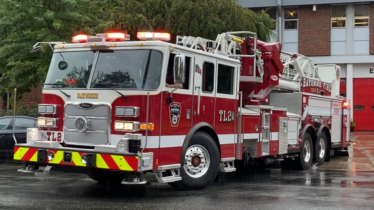 **BRAND NEW 1st VIDEO** Bayonne FD Tower Ladder 2 Responding (Pierce 100 Footer)