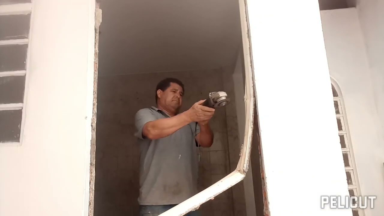 Aprenda como trocar a porta da cozinha sem quebrar o azulejo