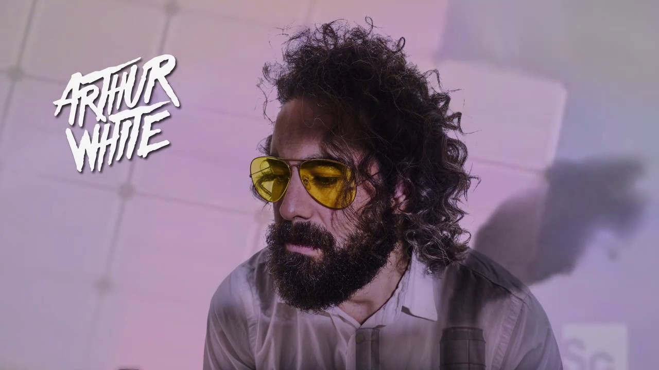 Arthur White - monstruos xtraños (official lyric video) (audio)