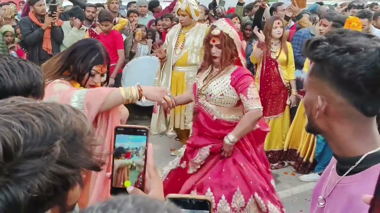🚩🚩दिव्य महाकुंभ प्रयागराज में किन्नर अखाड़ा का मनमोहक नृत्य || 🚩🚩@kumbhfamily.74vlog 