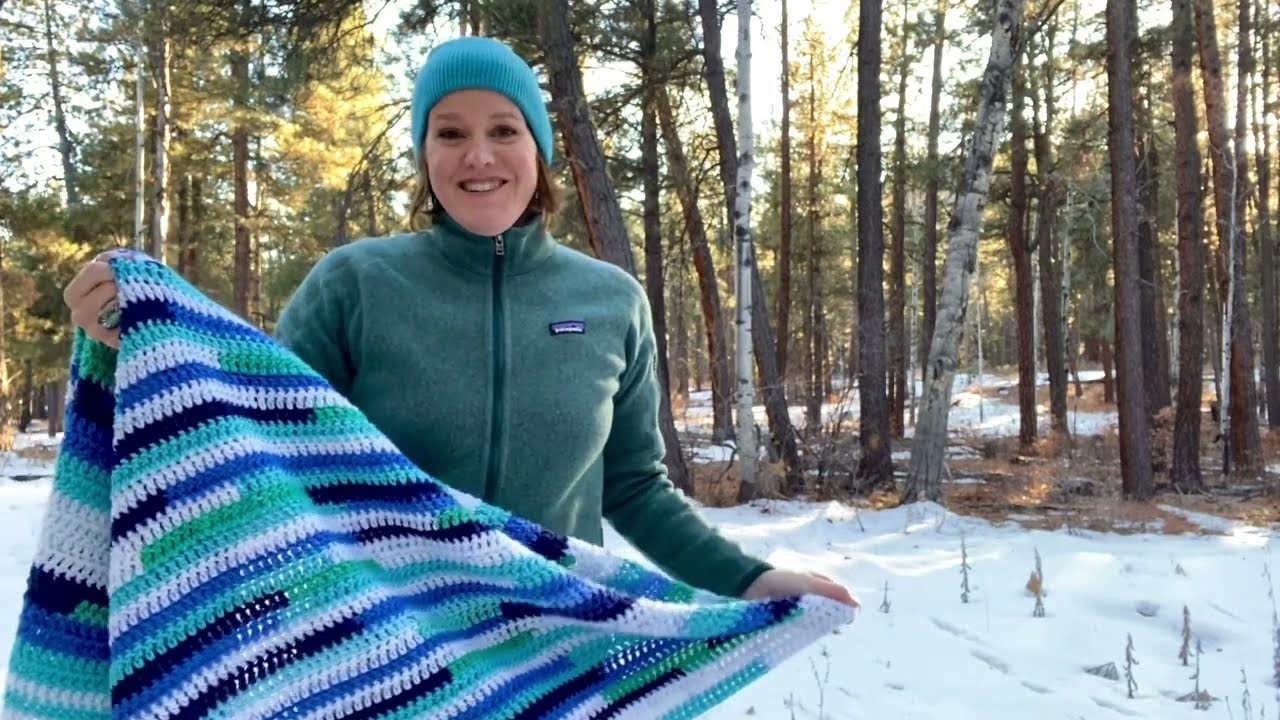 Одеяло Dream Valley — простая схема вязания крючком из пряжи Red Heart Granny Stripes All In One