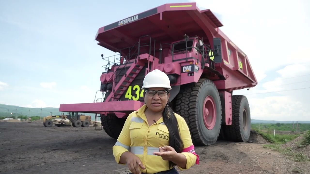La mujer wayu&uacute; que conduce un cami&oacute;n de 240 toneladas