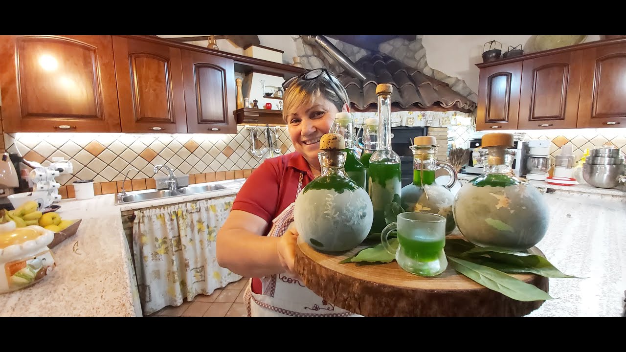 Liquore digestivo all'alloro fatto in casa da @intavernaconlucia