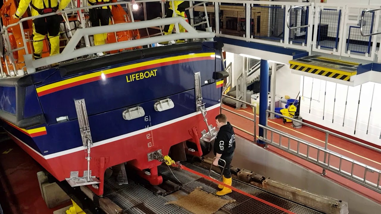 Tenby RNLI night time launch