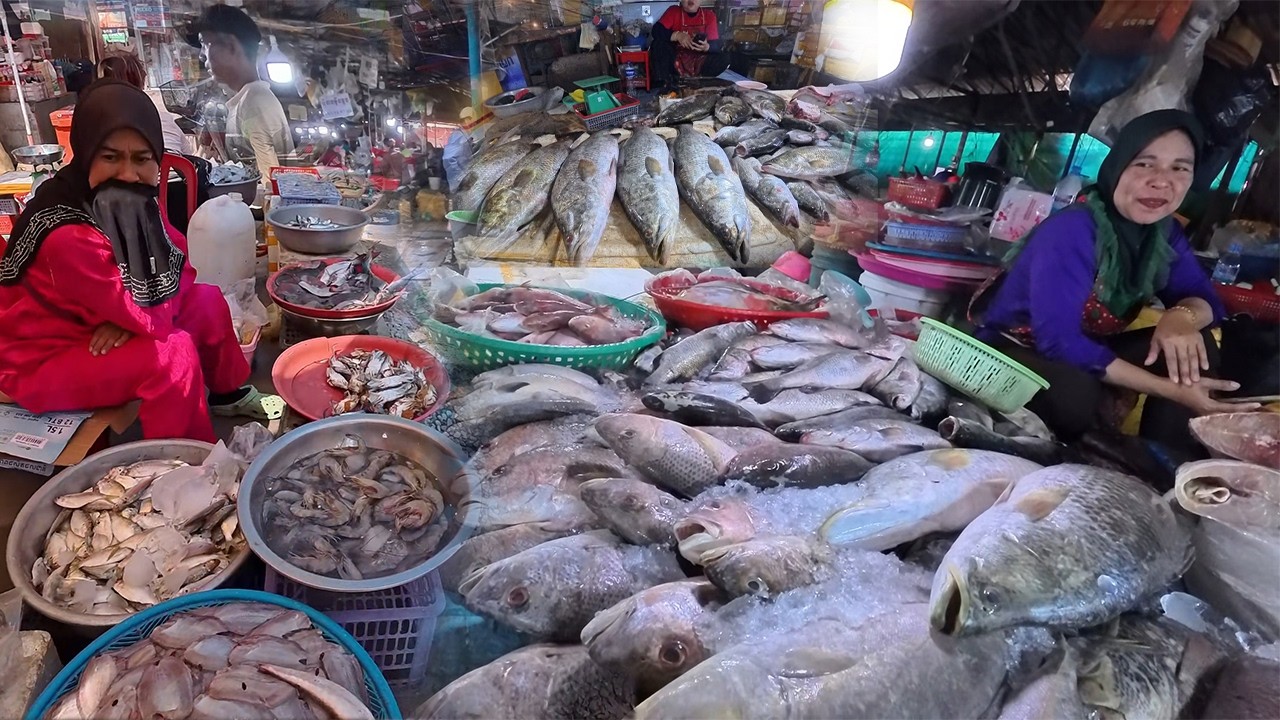 Outdoor Market Seafood Morning Rush | Fresh Fish & Daily Life in Cambodia Ep.4