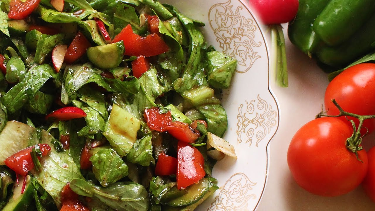 الفتوش اللبناني مع الخبز المقرمش زينة السفرة اللبنانية | Fattoush