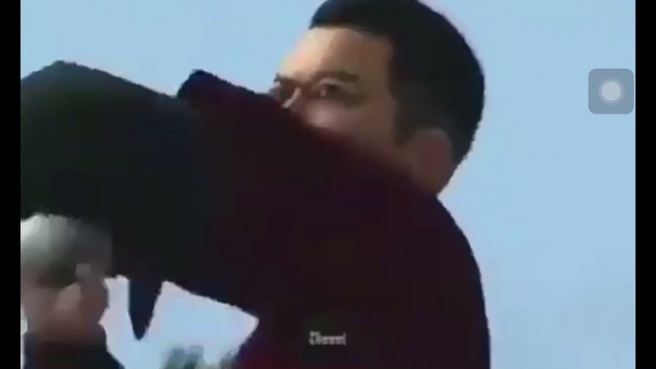 Kiryu throws the bat