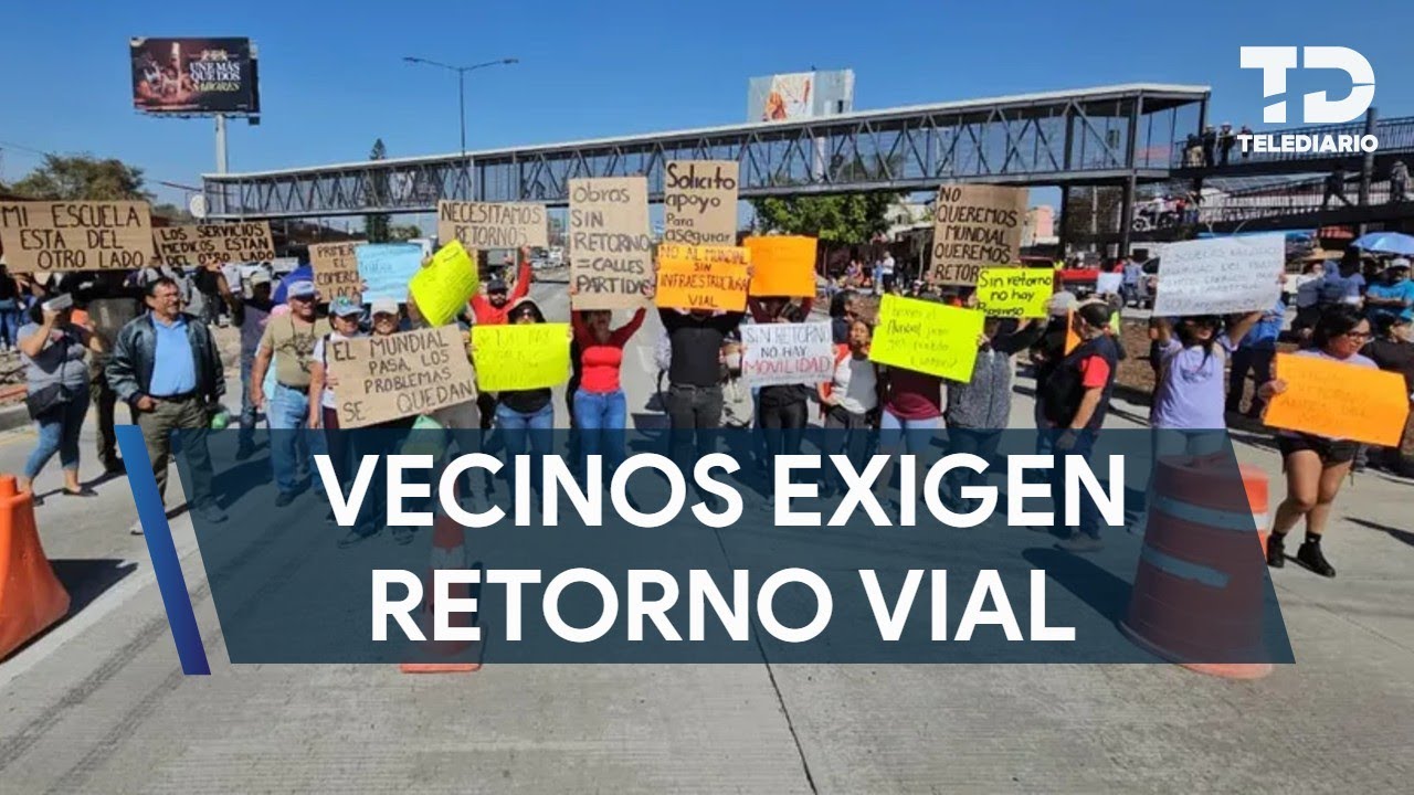 Vecinos bloquean carretera a Chapala en El Salto; exigen retorno vial