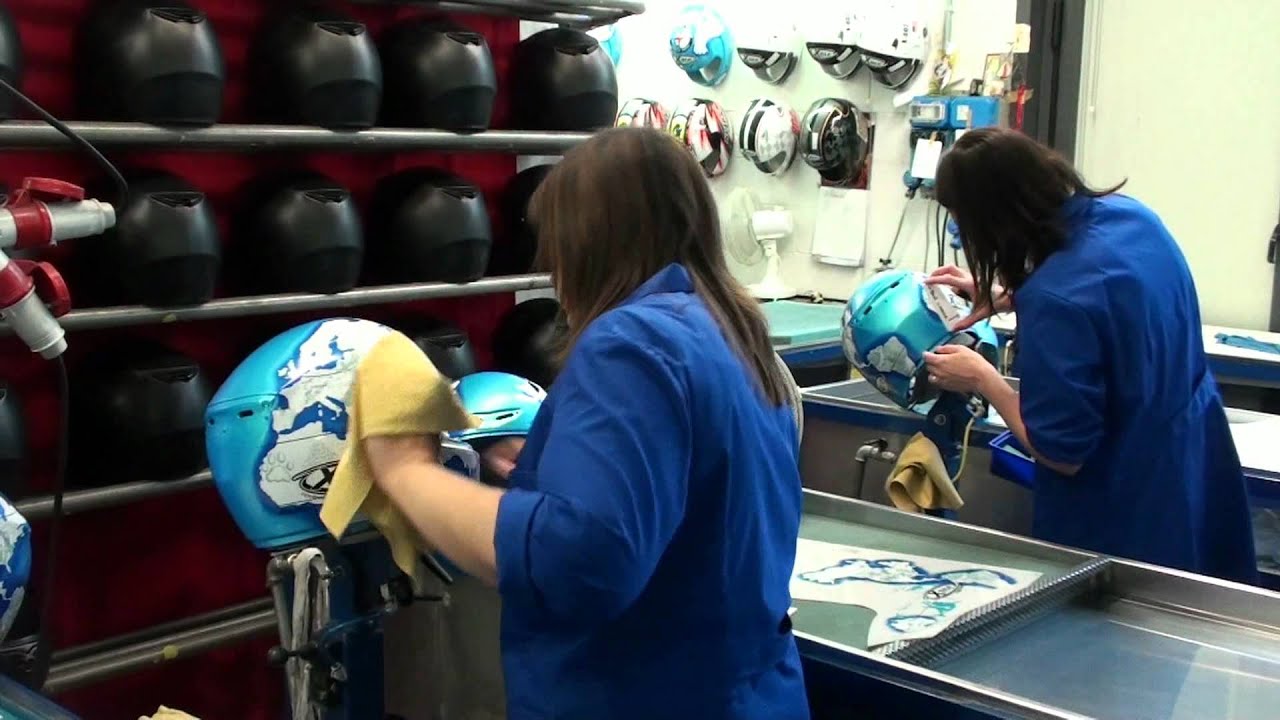 La fabrication du casque X-Lite X-802