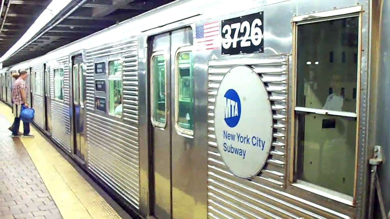 IND R32 (B) Train at 125th Street [HD]