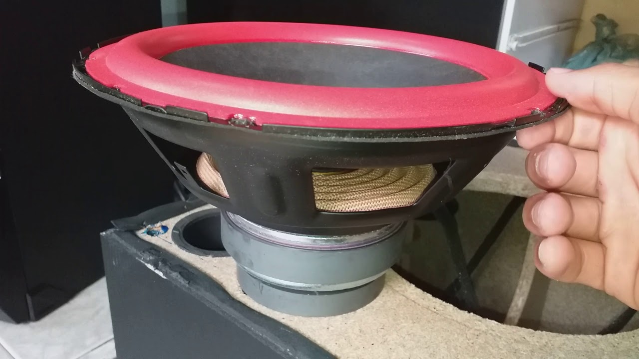 Subwoofer do LG Cj98 excursionando