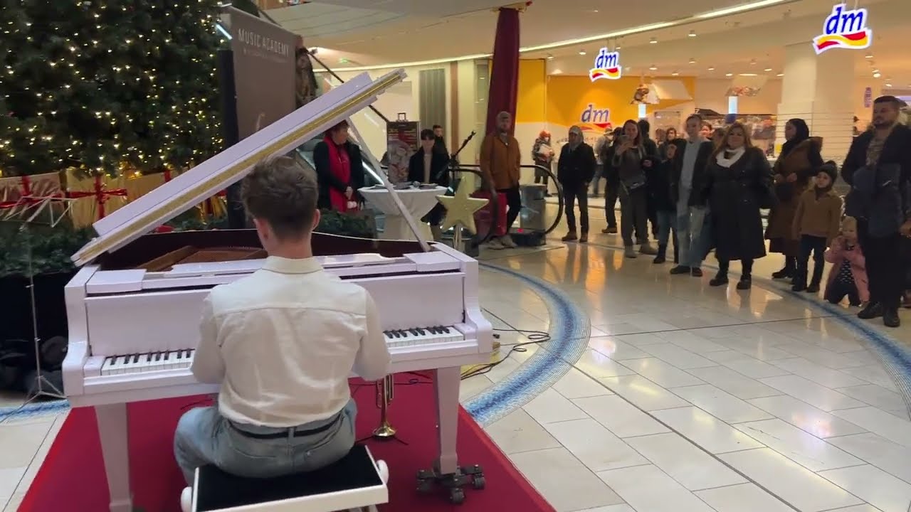 Key Engine - Public Boogie Woogie Piano Solo - Jonah Schwickert