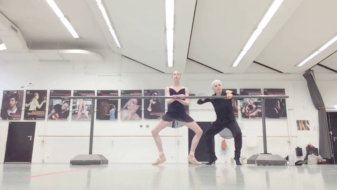 4Pointe Pointe Barre Series 4 Part 1:On Two Feet