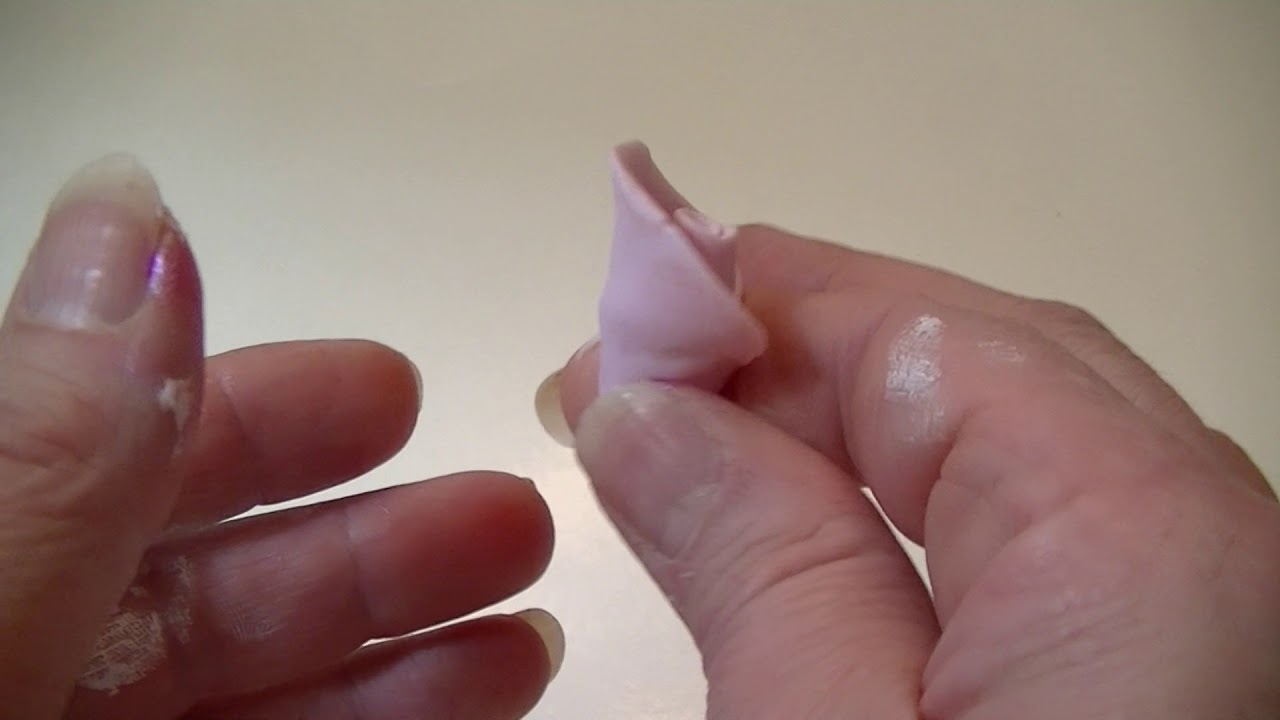 Egg art - Make a simple rose using cold porcelain paste - by Linda Martin