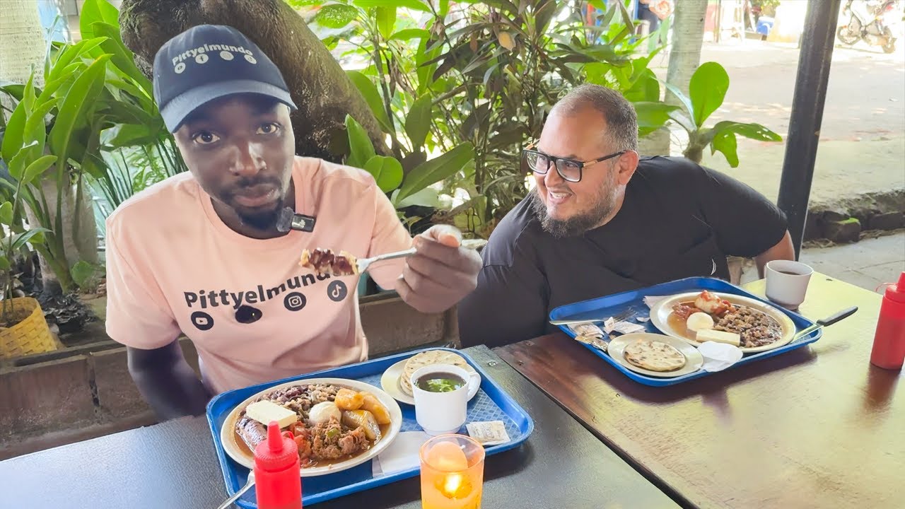Haitiano MEXICANO PRUEBA el desayuno SALVADOREÑO @Pittyelmundo 
