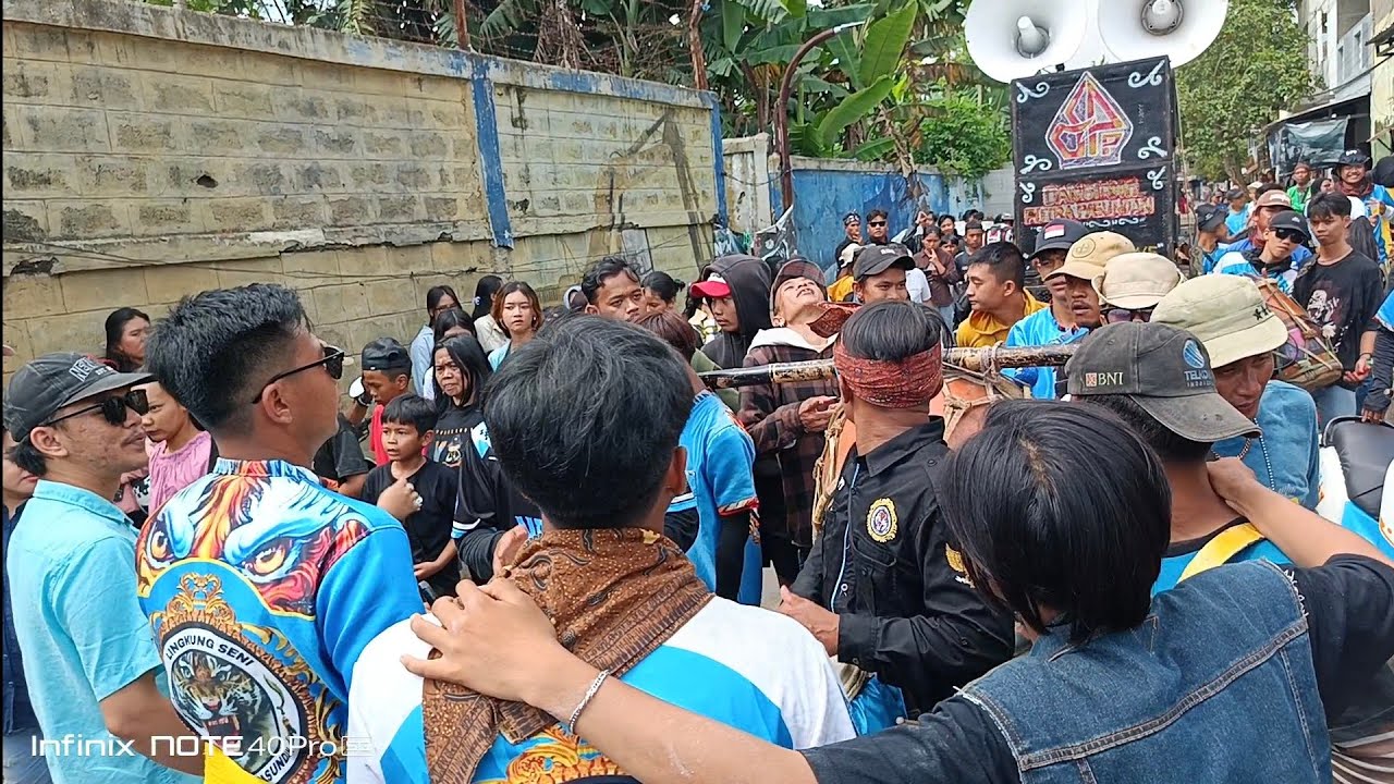 Seni Reak Dan Singa Depok Dangiang Putra Pasundan Di Rw.10 Kel.Sukapura Kec.Kiaracondong Bandung