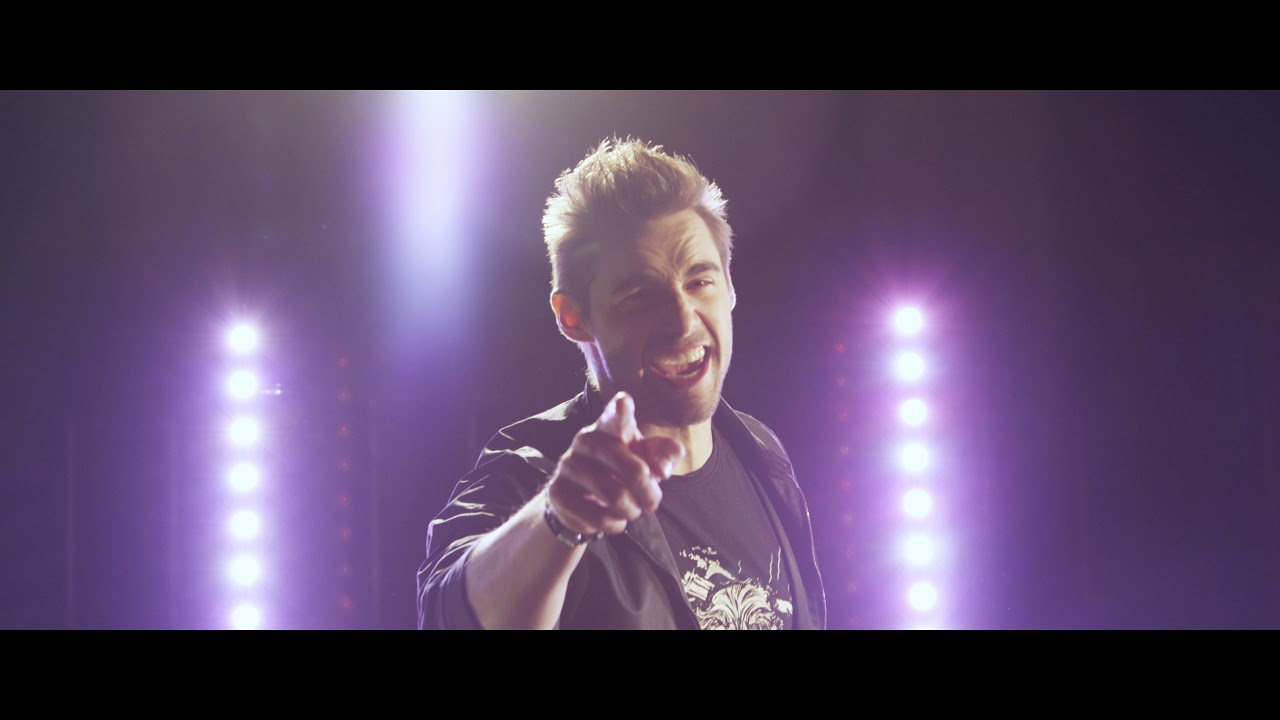 Motorband - Pár důvodů (Official Music Video)