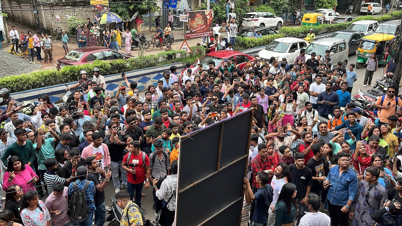 Dev Subhashree Dhumketu Huge Fans Celebration💥Navina Cinema