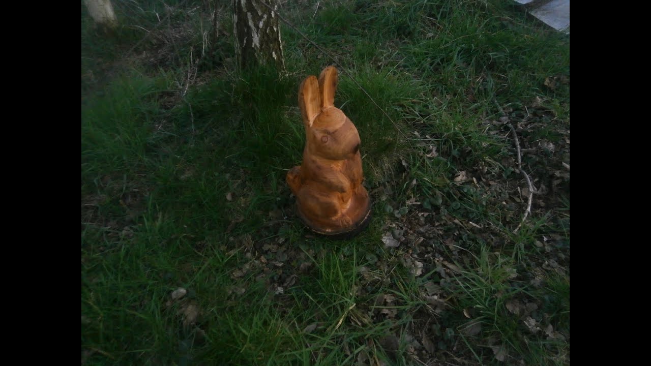 Rabbit chainsaw carving - timelapse