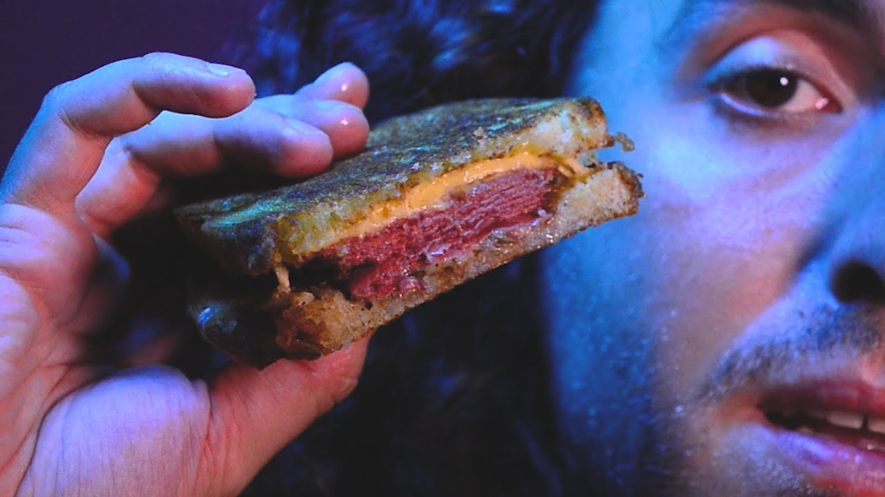 Pastrami and Caramelized Onion Grilled Cheese w/ Gruyere and Smoked Gouda 먹방