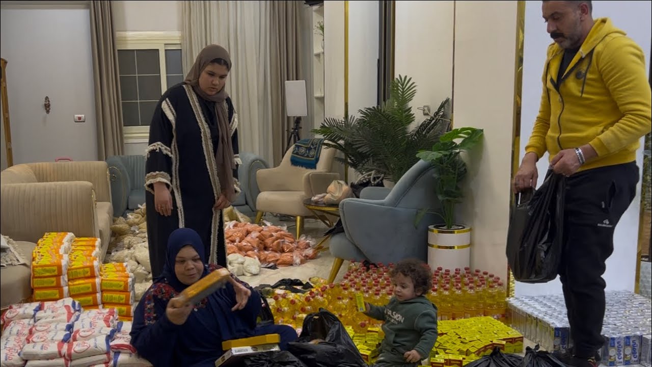 ام جني ابني في الحضانه وانا ليه نفس اطلع واصور وكمان هوزع شنطة رمضان منا ولا خلفت ولا تعبت وفيه صحه😭
