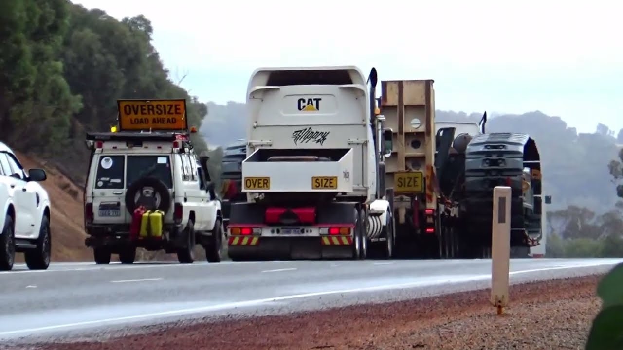 🚛. A Liebherr Mining Excavator, being moved by K & S, and Doolan's. With help from Taylor Haulage.