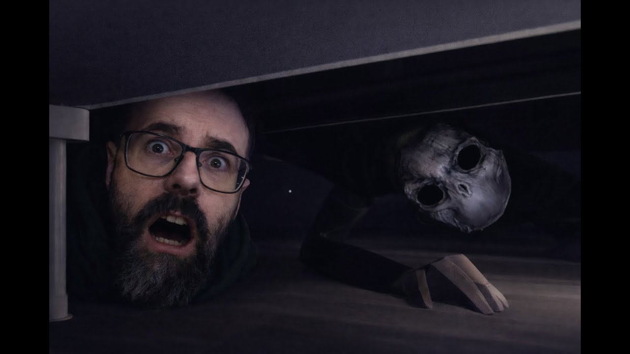 TEM UM MANÍACO QUE INVADE A CASA APÓS A MEIA NOITE | After Midnight