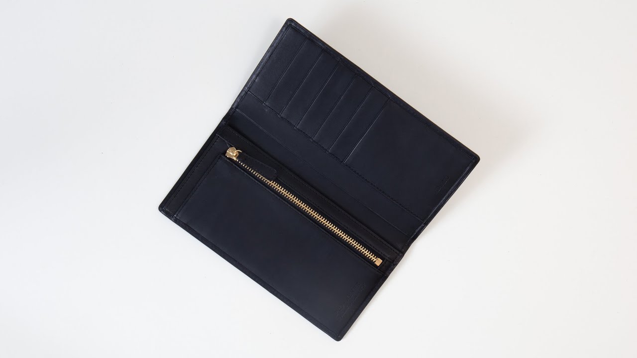 Craftsmanship in the production of a long wallet. #Shorts