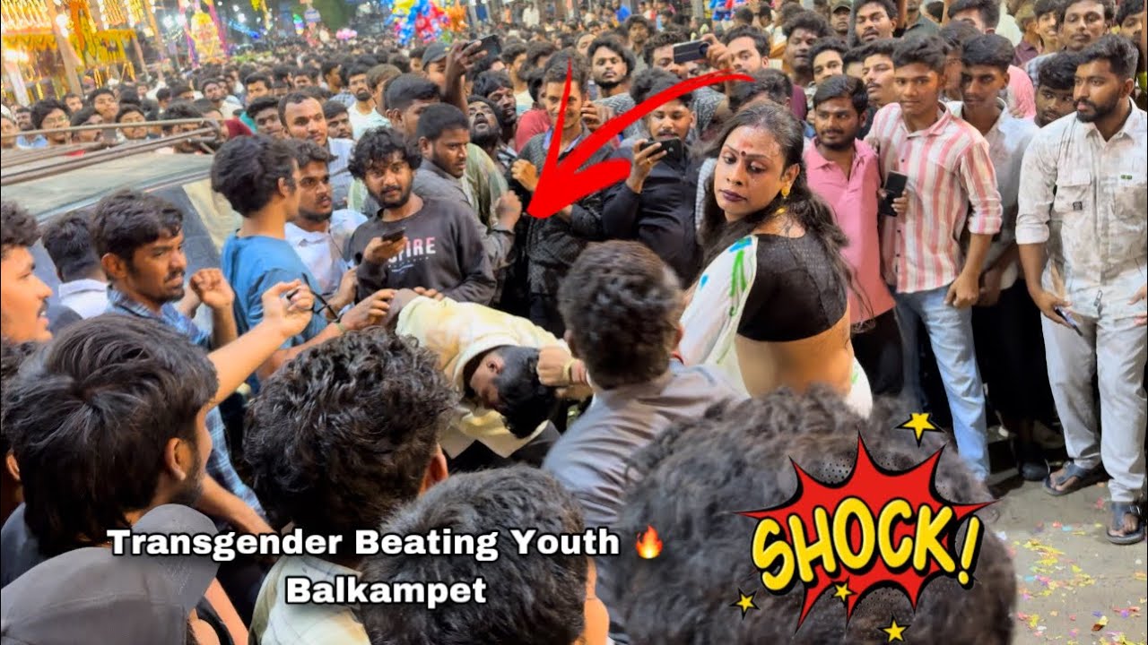 Unexpected incident Happened At Balkampet || Transgender Reversed On Youth || Fight at Bonalu 2024