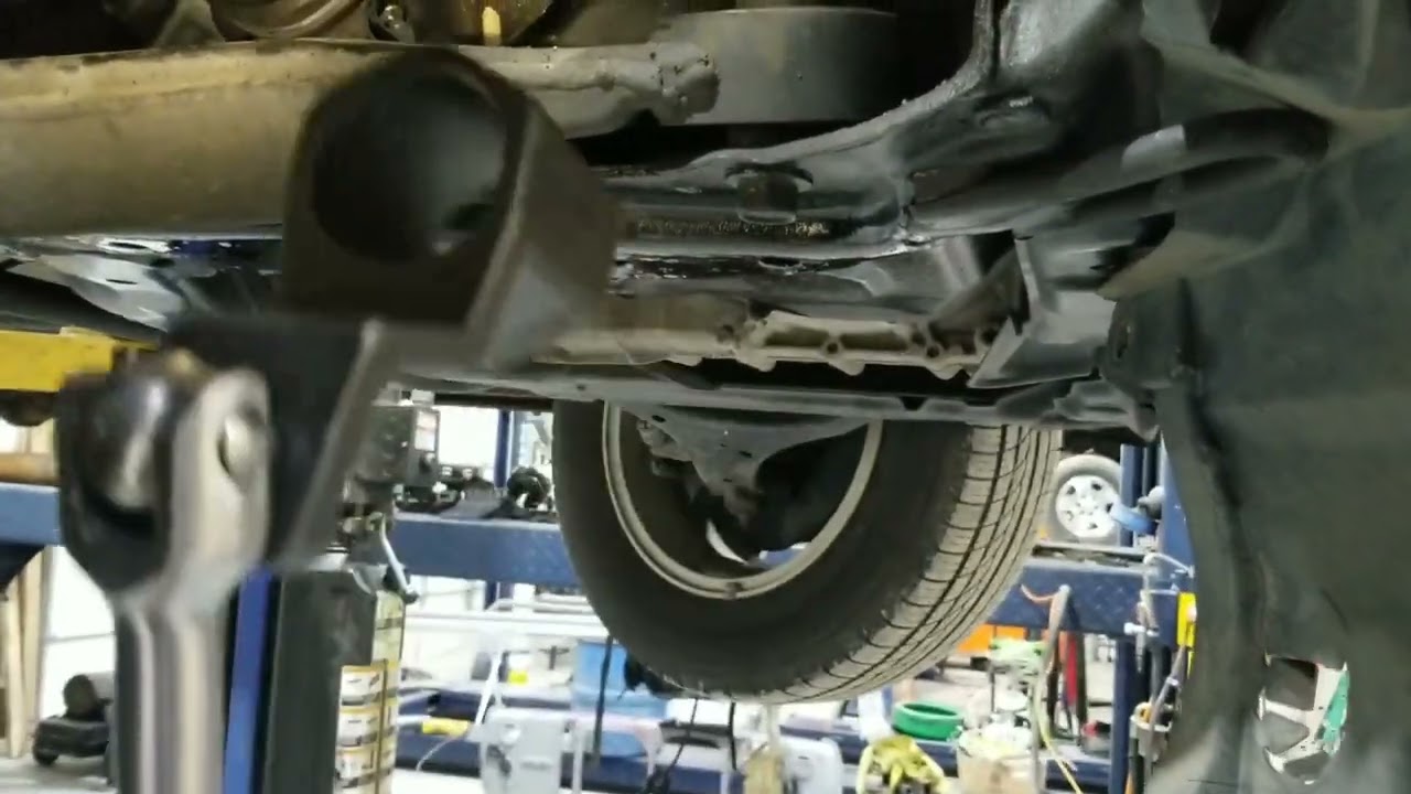 2006 Honda CRV oil leaking
