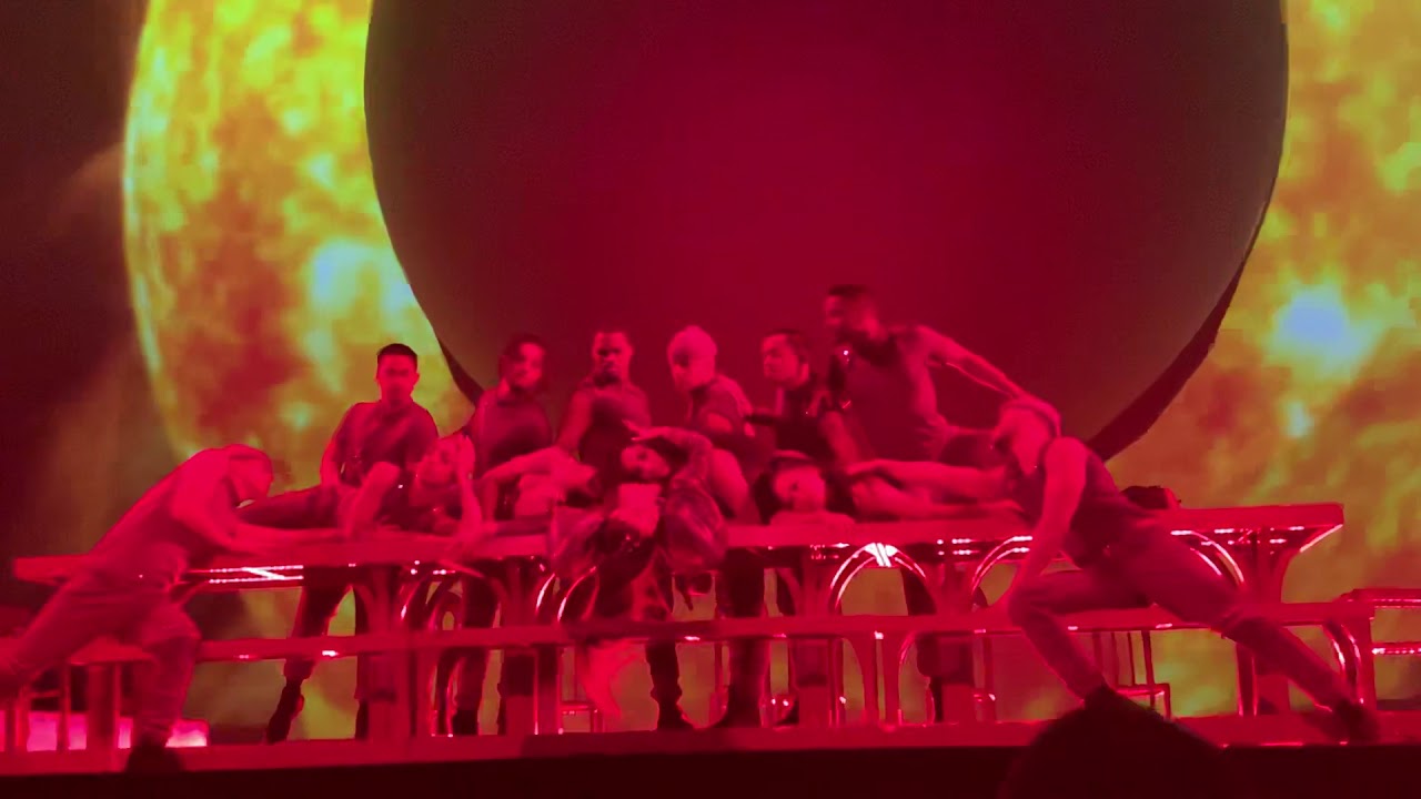 Ariana Grande - Raindrops / God is a woman LIVE - Charlotte, NC
