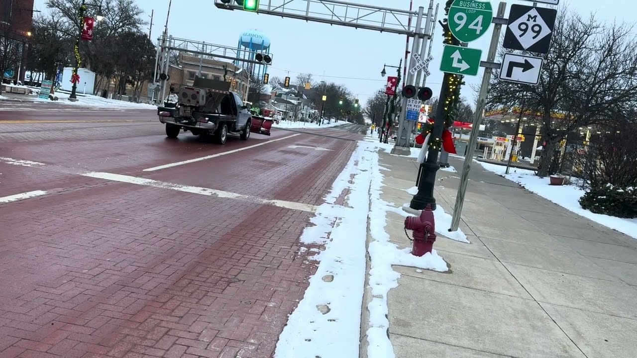 Westbound Amtrak train at M99