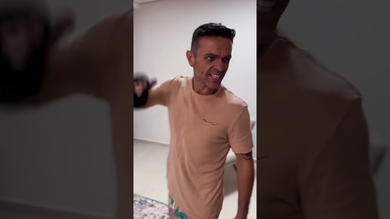 Qualquer coisa que acontece liga pra mãe dele resolver, eu sou a esposa sou a última a saber!