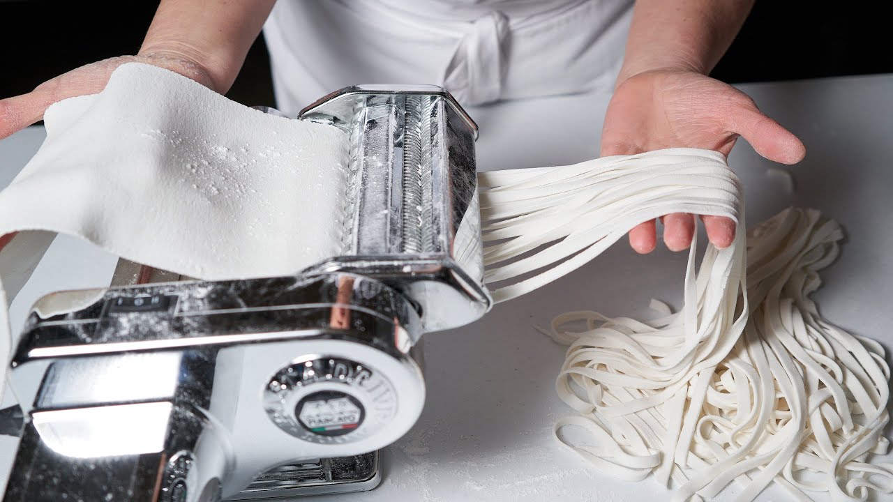 Should you buy a Pasta Machine to make Khao Piak noodles? Puas zoo yuav lub cav no ua qhaub piaj?