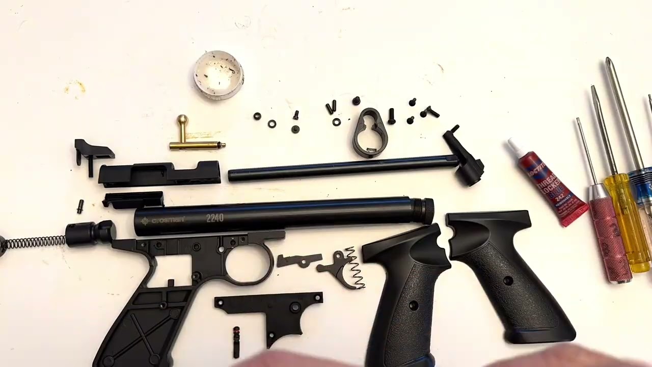 Видеоролик, демонстрирующий процесс сборки импортной версии Crosman 2240. Часть 2.