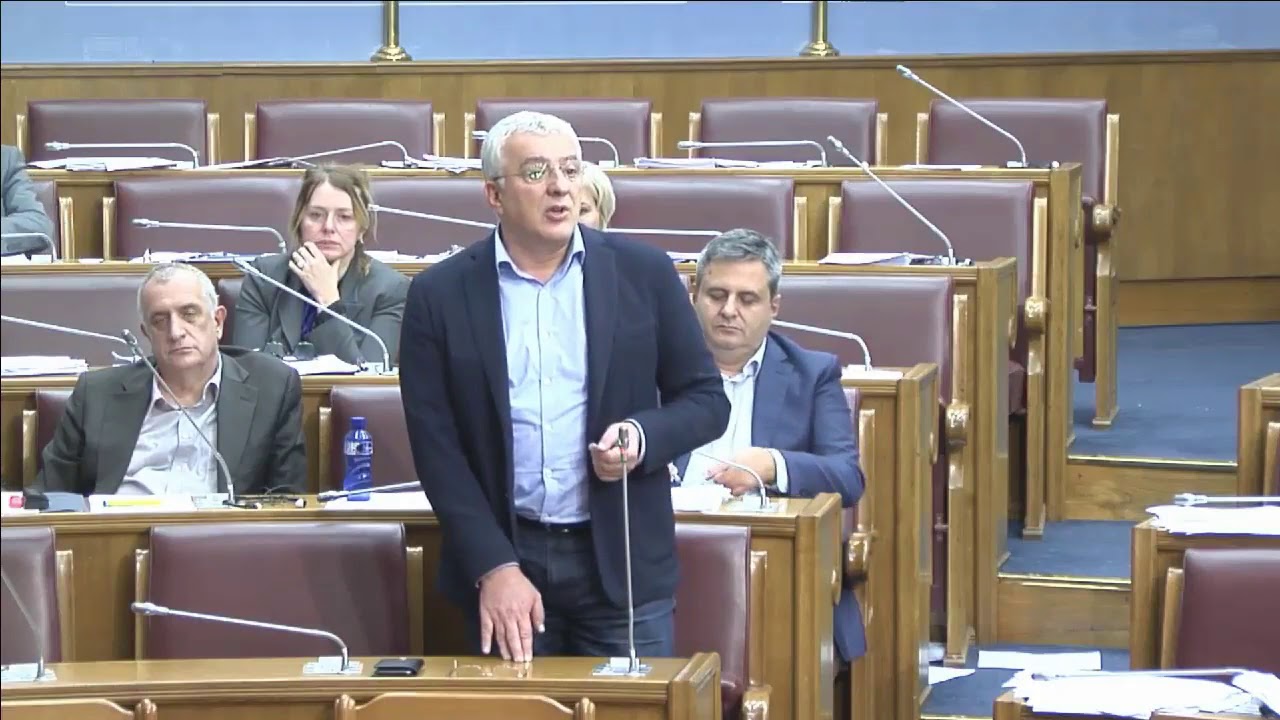Andrija Mandić - Marković oponaša Đukanovića, Skupština CG, 28.12.2017.