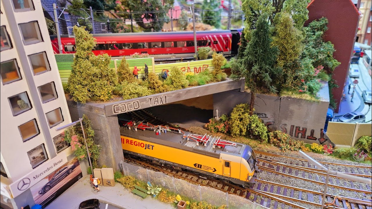H0 Modelleisenbahn - Neuheitenfeuerwerk / Fahrvideo April 2025