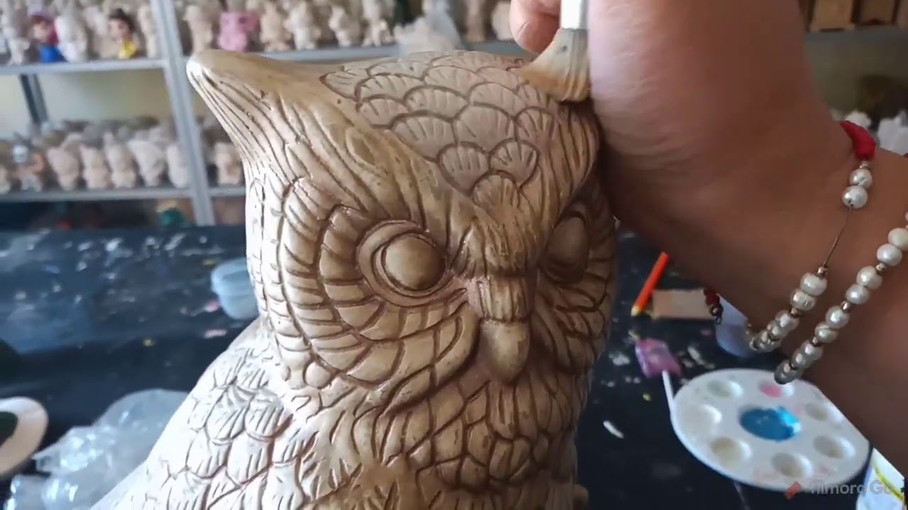 Búho con cepillados.