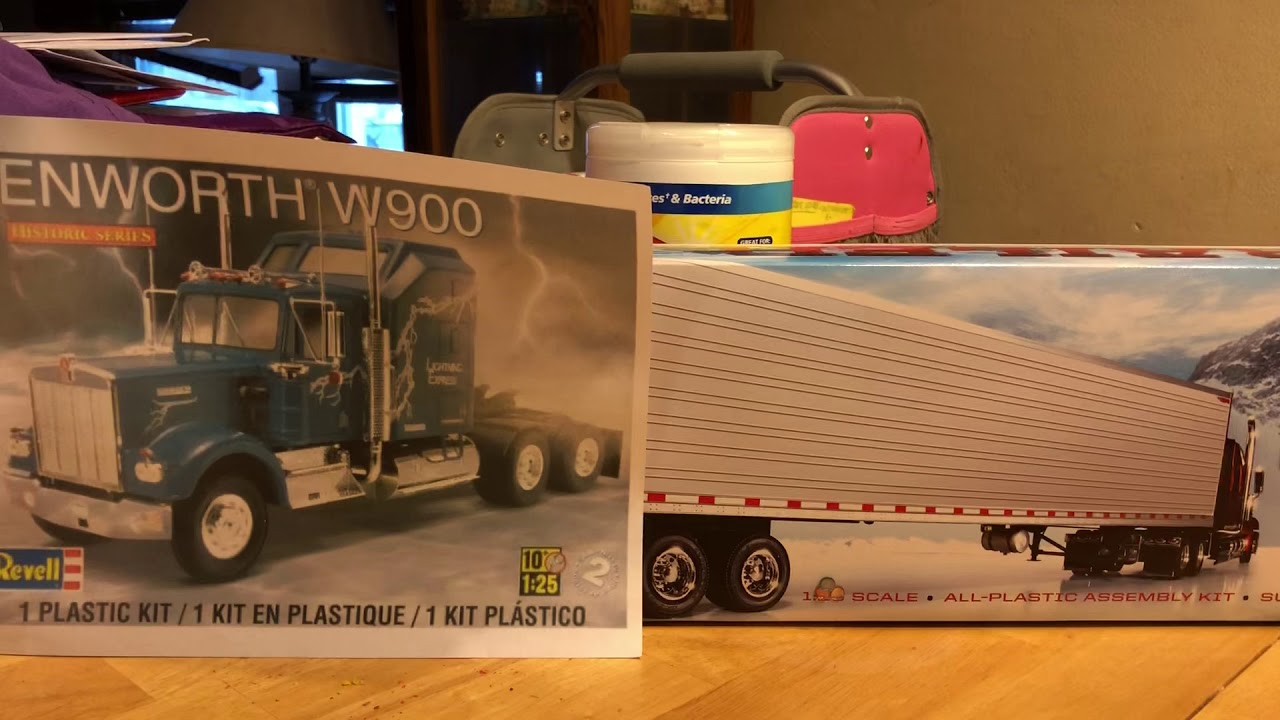 Revell kenworth w900 and moebius reefer