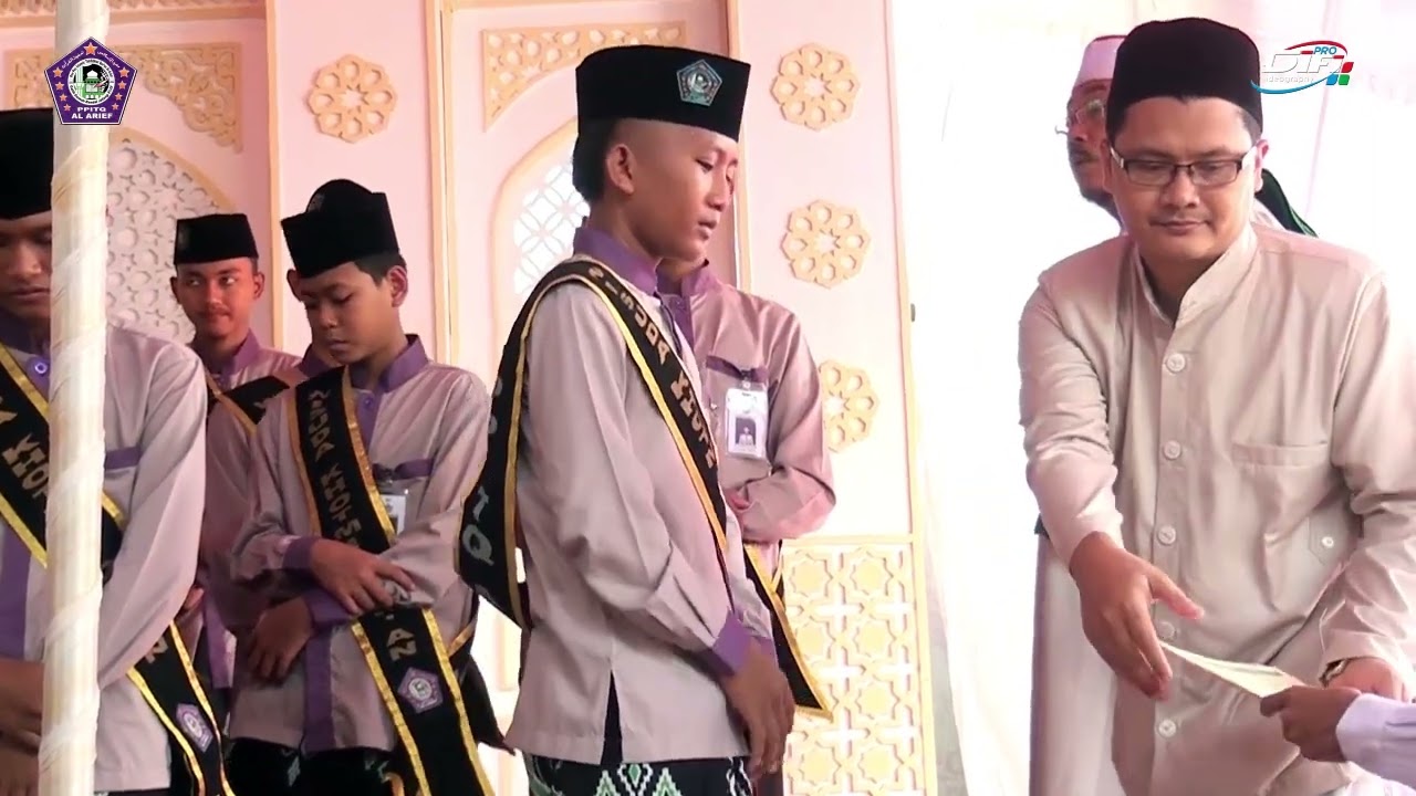 WISUDA KHOTMIL QUR'AN KE II PPITQ AL ARIEF #5 Penyerahan Syahadah