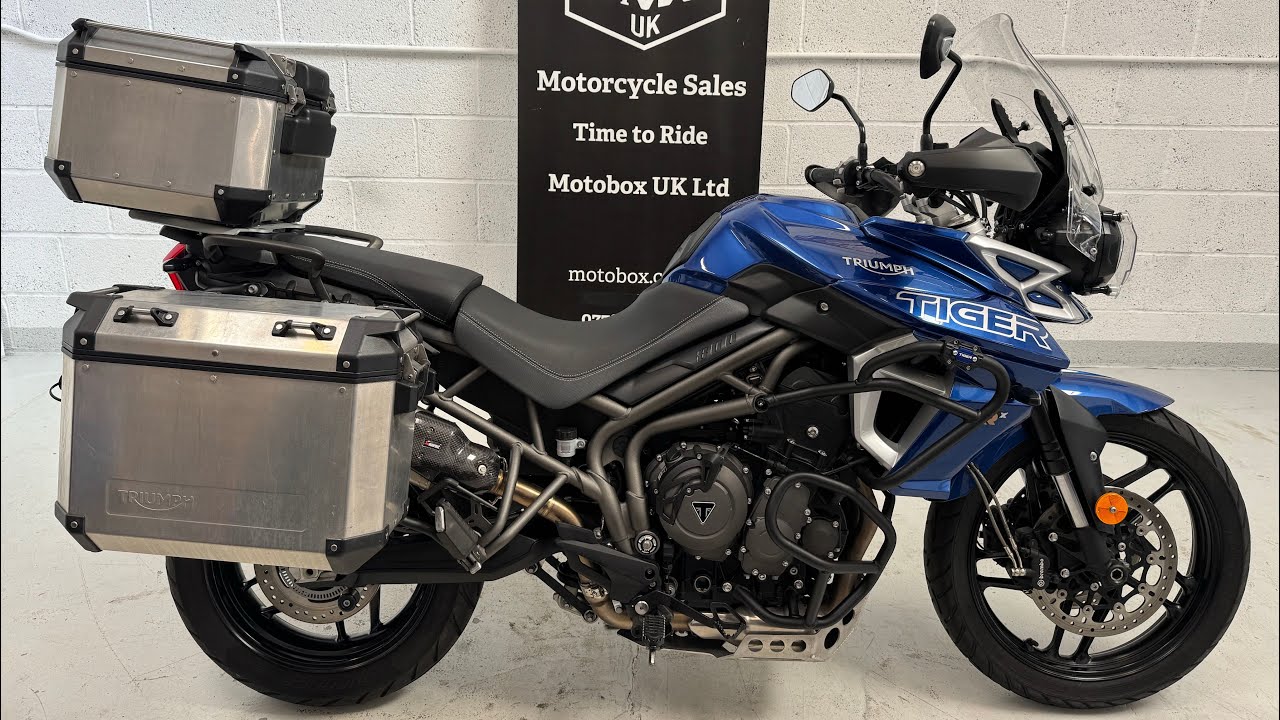 Triumph Tiger 800 XRx Low, 2019 год, цвет Lucerne Blue.