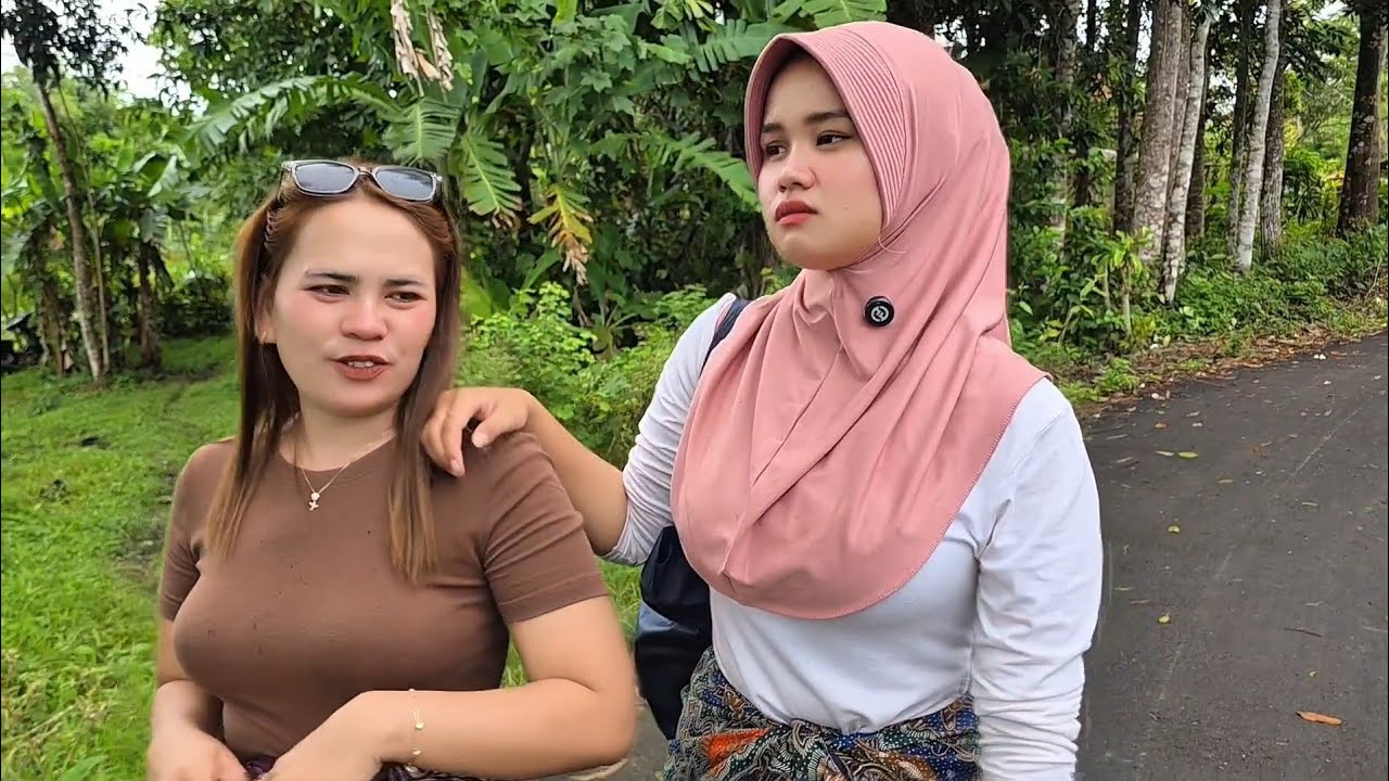 NGABUBURIT BARENG GADIS DAN JANDA DESA MENCARI MAKANAN UNTUK BUKA PUASA